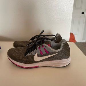 Nike Tennis Shoes